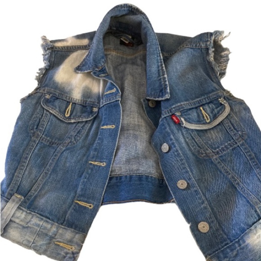 Unisex Levi Vess brand new without tags size small